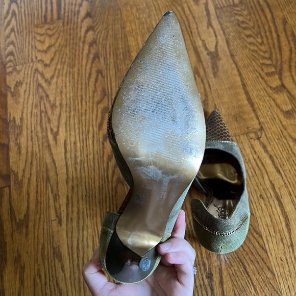 ◻️CARLOS SANTANA: Women’s dark green w/pattern pointed toe, heels, preowned◻️ - Picture 9 of 13